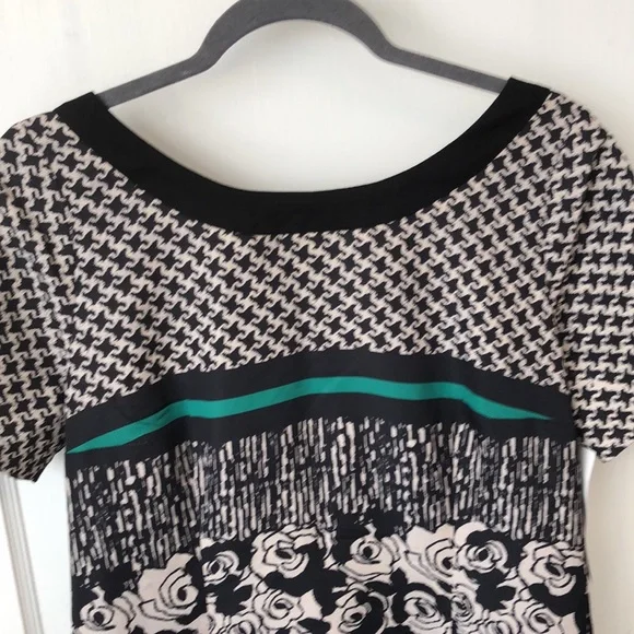 Short Sleeve Dress - Picture 2 of 8